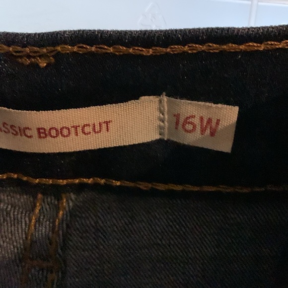 Levis - Picture 2 of 3